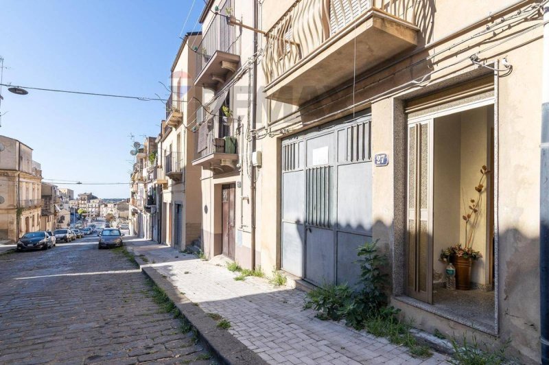 Casa geminada em Caltagirone
