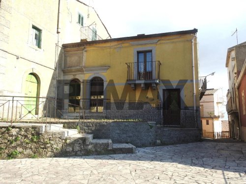 Casa independiente en Cesarò