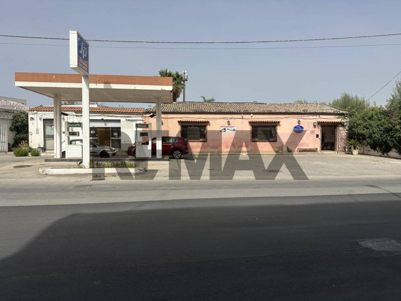 Commercial property in Avola
