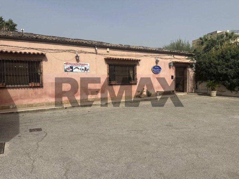 Commercial property in Avola