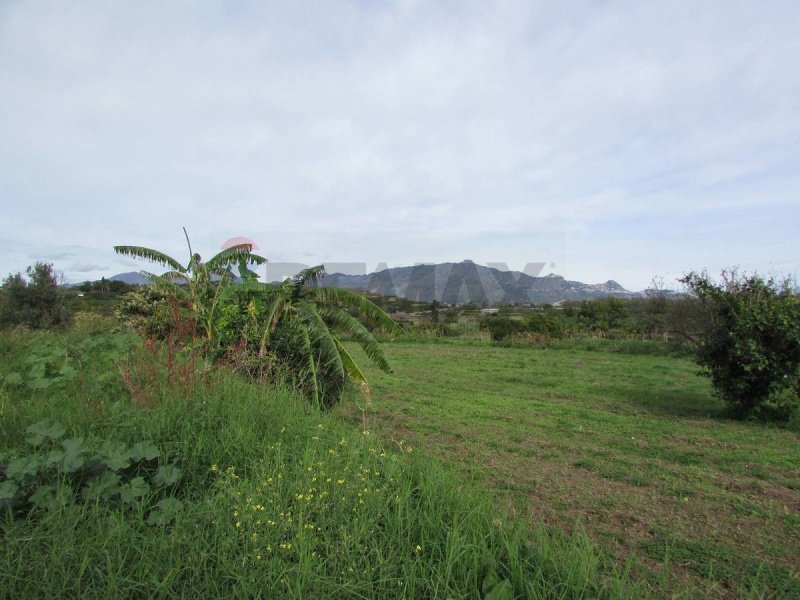 Landbouwgrond in Fiumefreddo di Sicilia