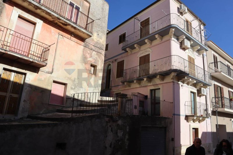 Detached house in Monterosso Almo