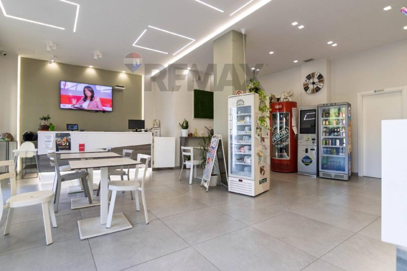 Edifício comercial em Acireale