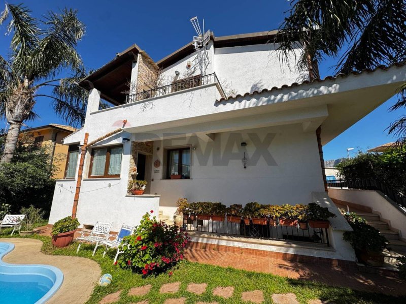 Casa geminada em Carini