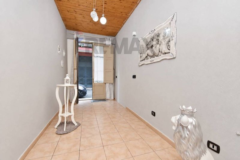 Half-vrijstaande woning in Paternò