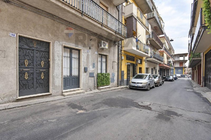 Half-vrijstaande woning in Paternò