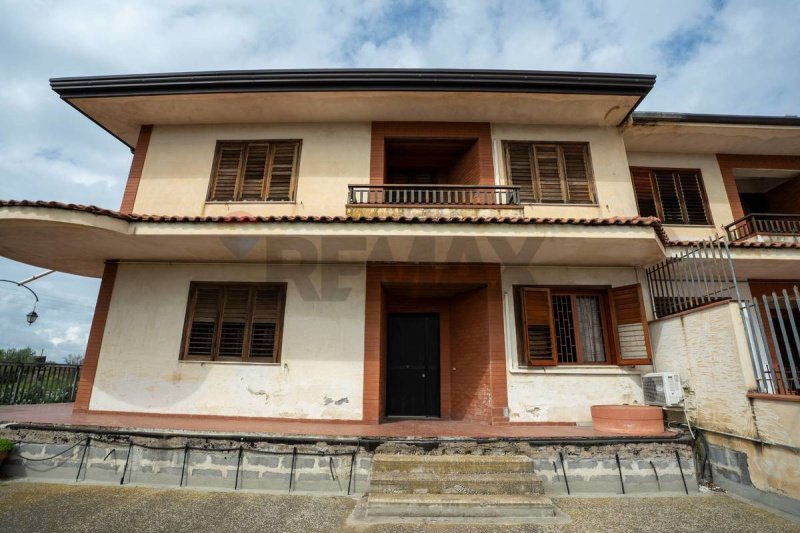 Casa geminada em Paternò