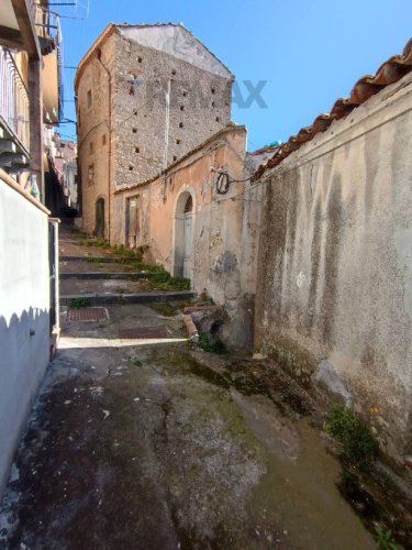 Half-vrijstaande woning in Castiglione di Sicilia