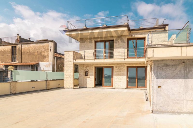Casa geminada em Acireale