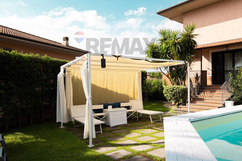 Villa a Aci Sant'Antonio