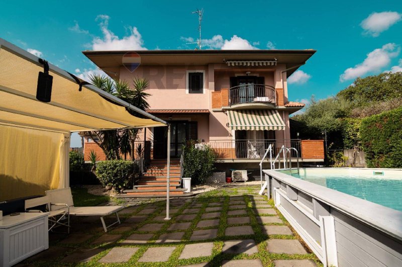 Villa a Aci Sant'Antonio