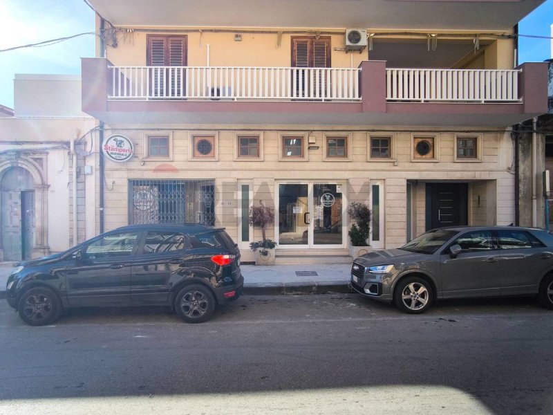 Immobile commerciale a Floridia