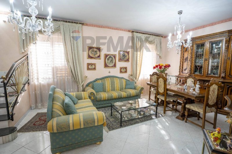 Apartamento em Aci Catena