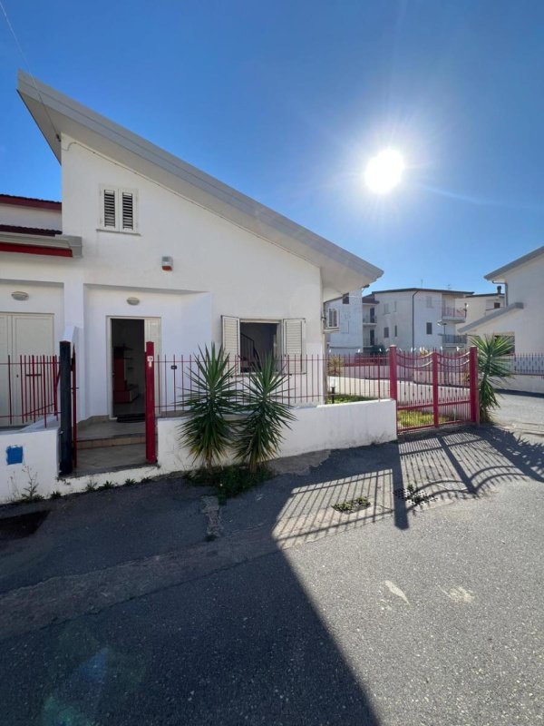 Half-vrijstaande woning in Santa Maria del Cedro