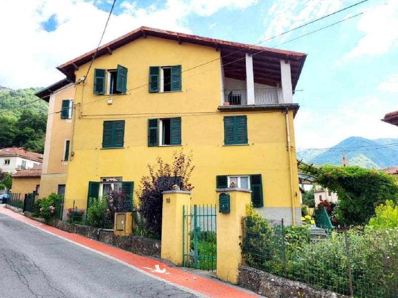 Semi-detached house in Savignone