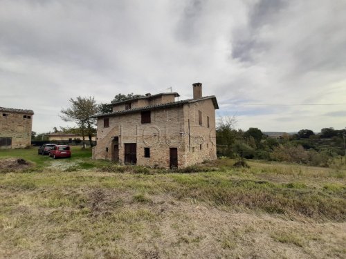 Country house in Montone