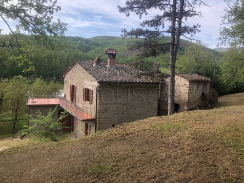 Klein huisje op het platteland in Monterchi