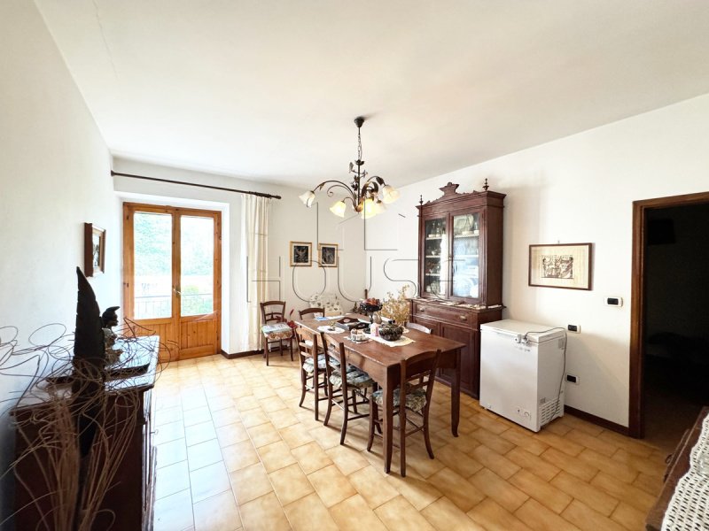 Hus från källare till tak i San Giustino