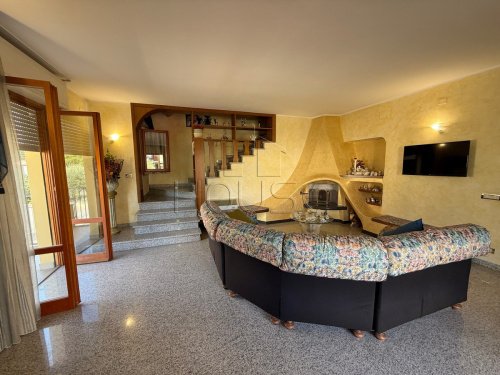 Особняк из двух квартир в Умбертиде