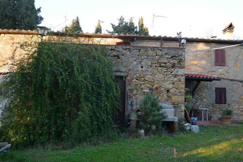 Klein huisje op het platteland in Montescudaio