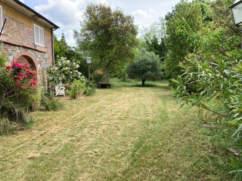 Klein huisje op het platteland in Riparbella