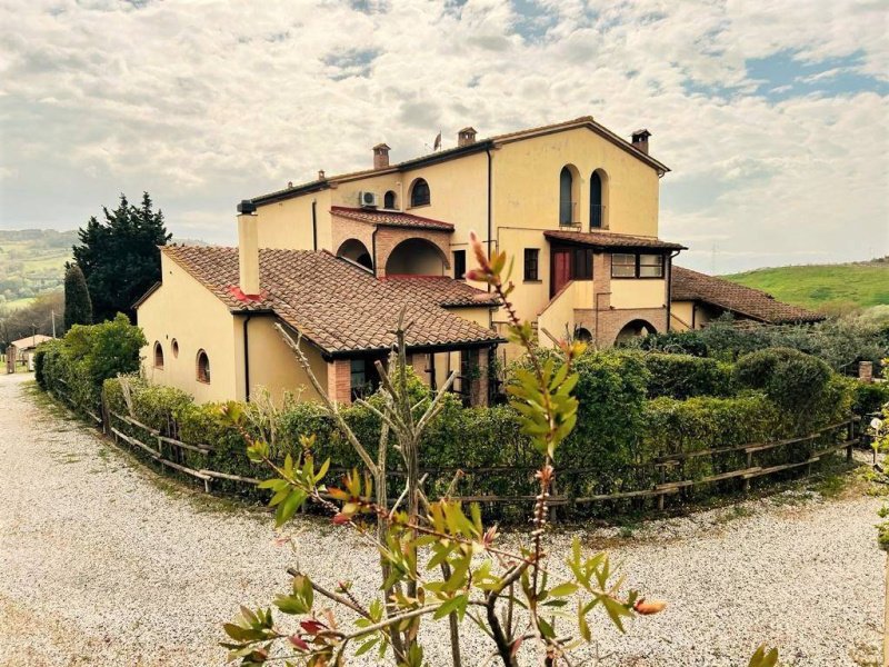 Eigenständiges Appartement in Montecatini Val di Cecina