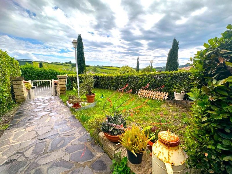 Terraced house in Castellina Marittima