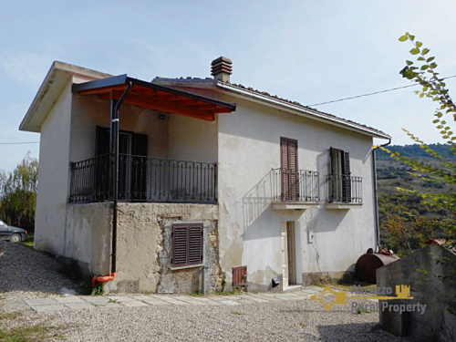Landhaus in Roccascalegna