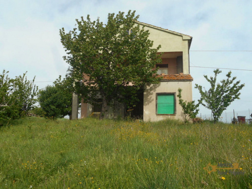 Hus på landet i Roccaspinalveti