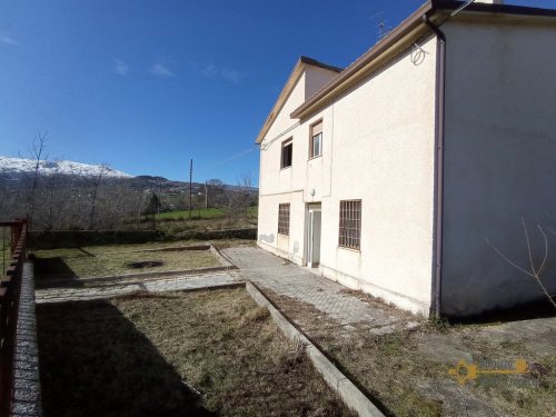Country house in Roccaspinalveti