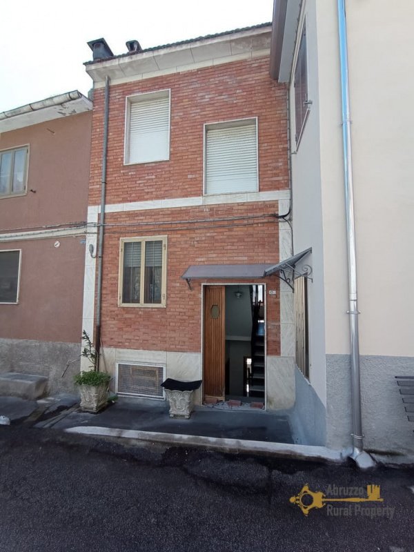 Hus från källare till tak i Colledimezzo