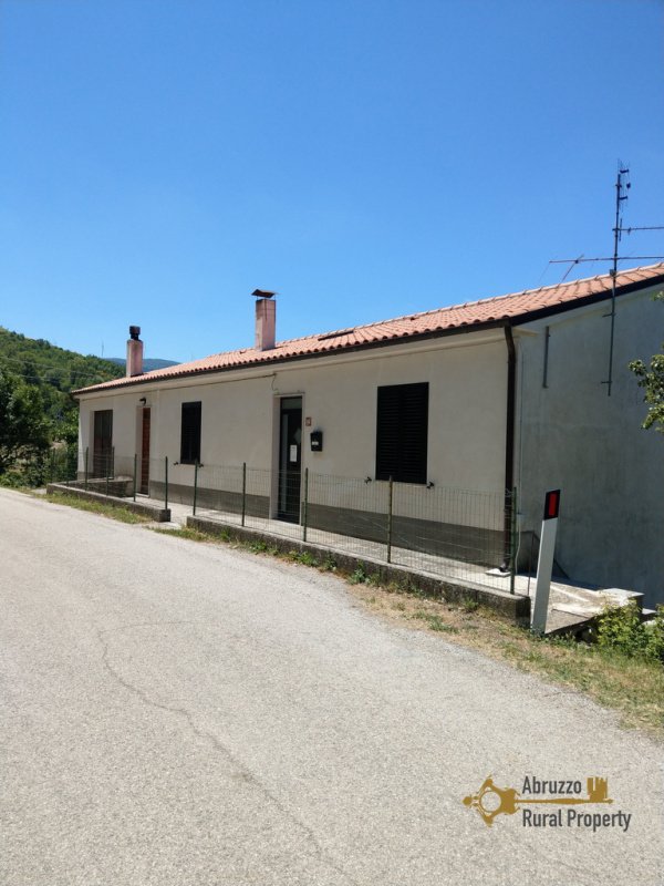 Country house in Roccaspinalveti