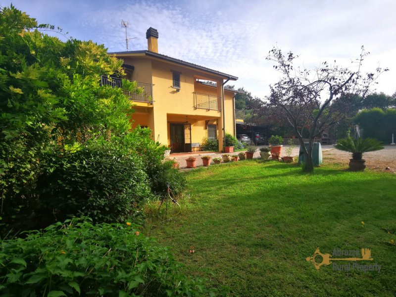 Villa en Montenero di Bisaccia