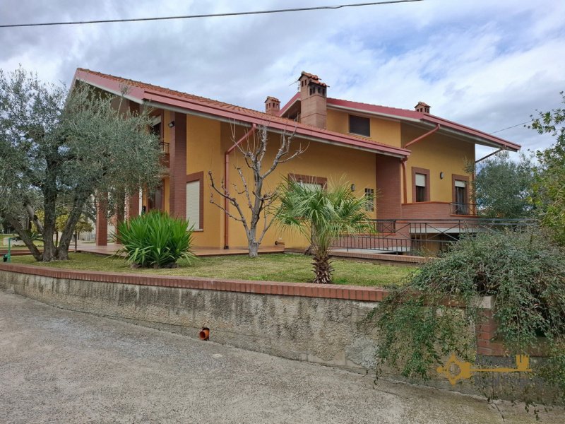 Villa à Giuliano Teatino