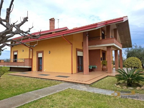 Villa in Giuliano Teatino