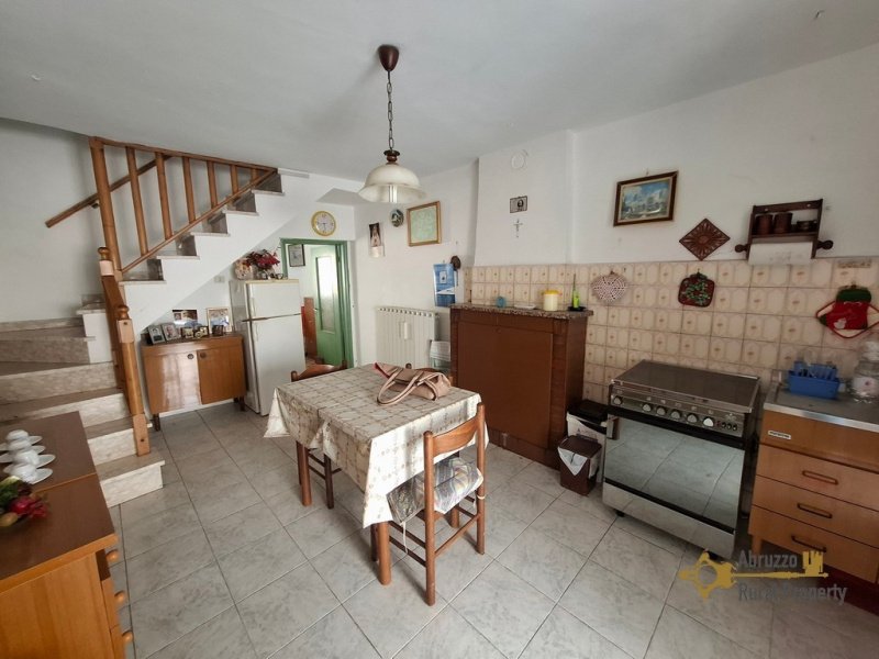 Hus i Celenza sul Trigno