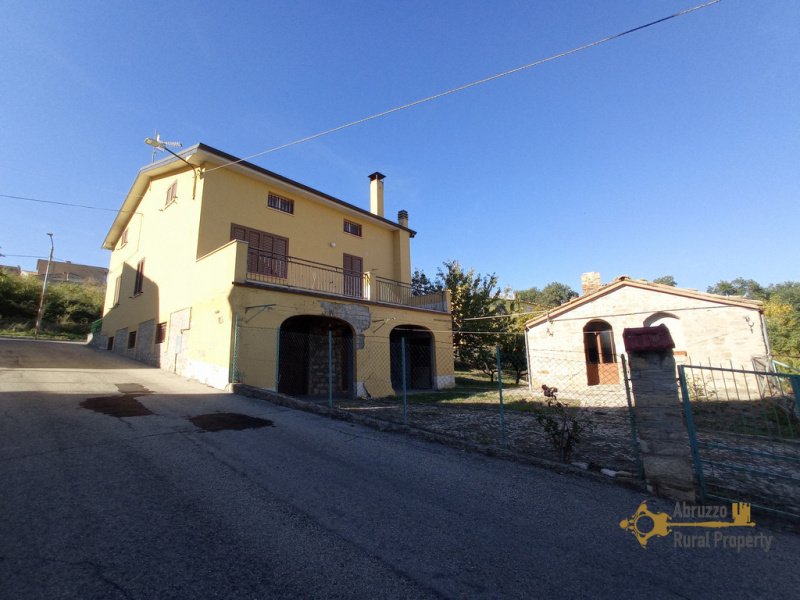 Maison individuelle à Roccaspinalveti
