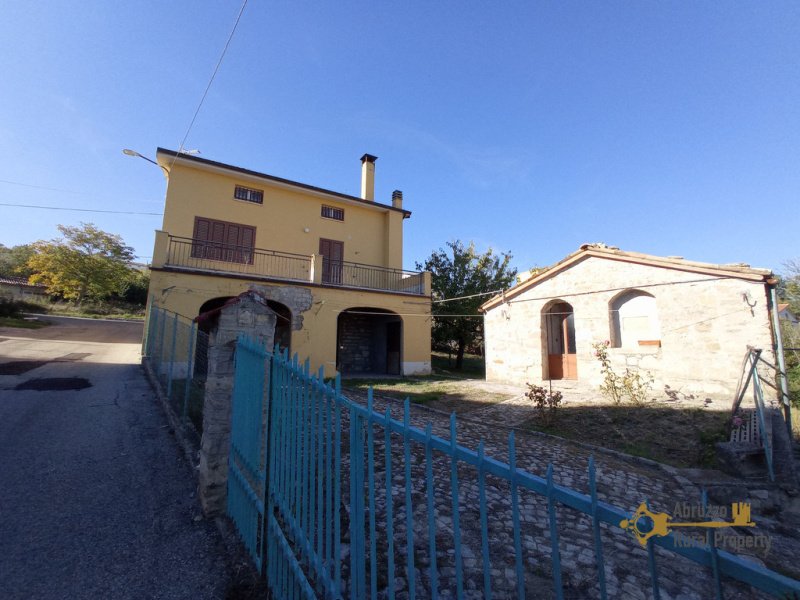 Maison individuelle à Roccaspinalveti