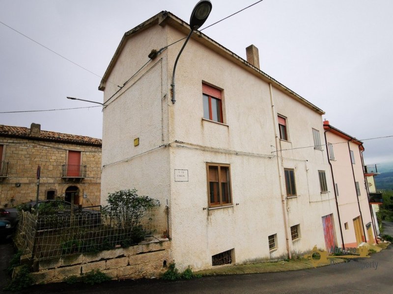 Hus i San Felice del Molise