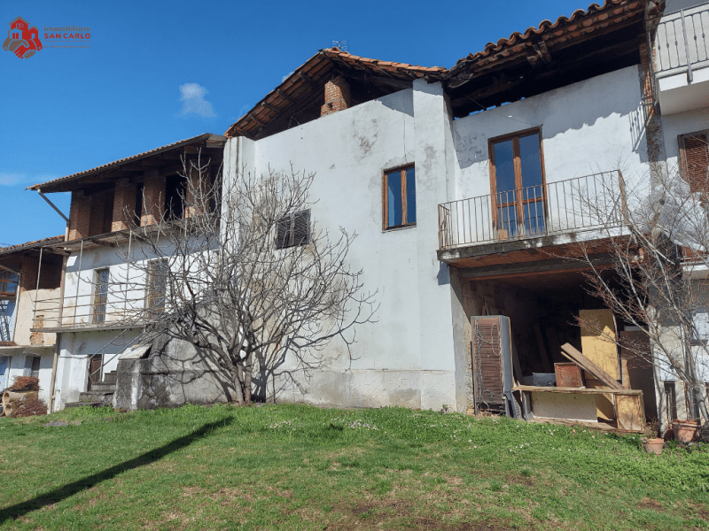 Semi-detached house in Rocca Canavese