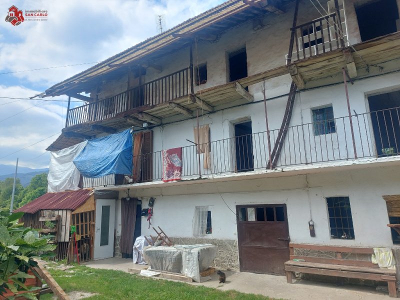 Half-vrijstaande woning in Rocca Canavese