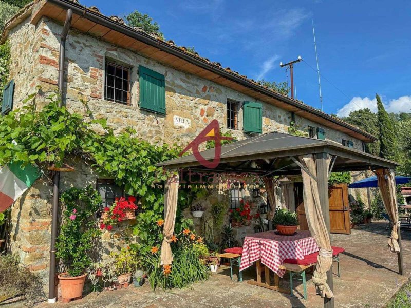 Farmhouse in Larciano