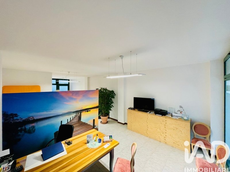 Коммерческая недвижимость в Леньяро