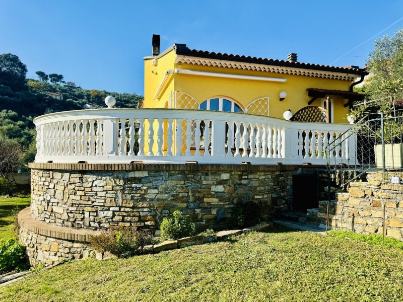 Villa i Diano Marina