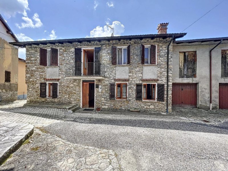 Historic house in Brallo di Pregola