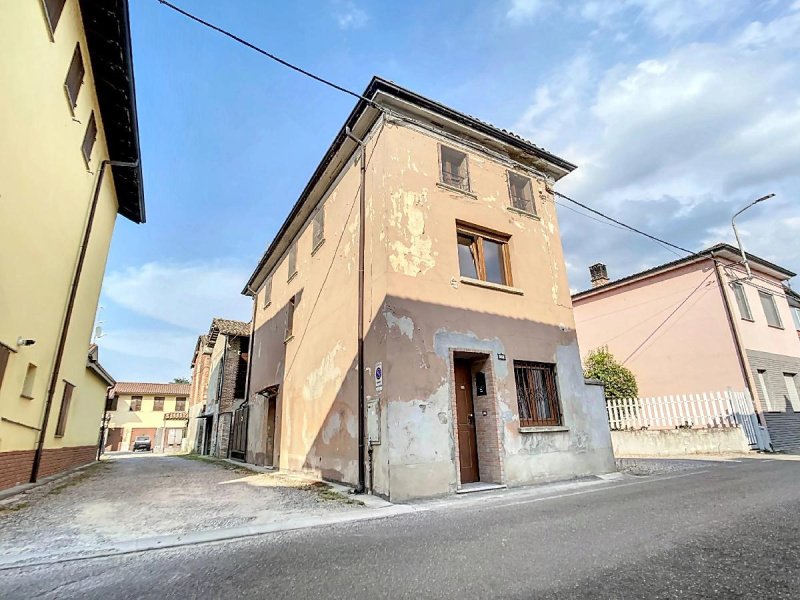 Top-to-bottom house in Bastida Pancarana