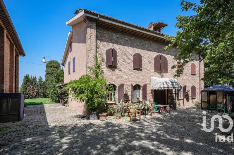 Villa en Ostellato