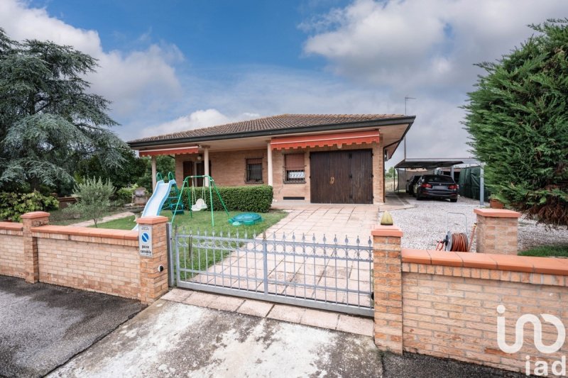 Moradia em Ostellato