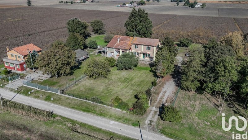 约兰达-迪萨沃亚别墅