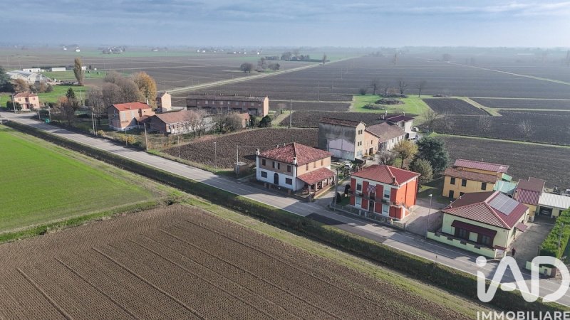 Вилла в Поджо-Ренатико